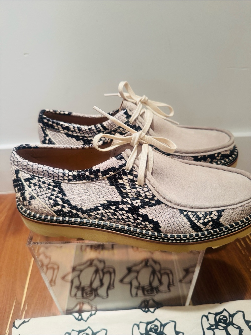 Freda Salvador beige and snakeskin wallabee style
Loafers. Brand new. Size 9.5.